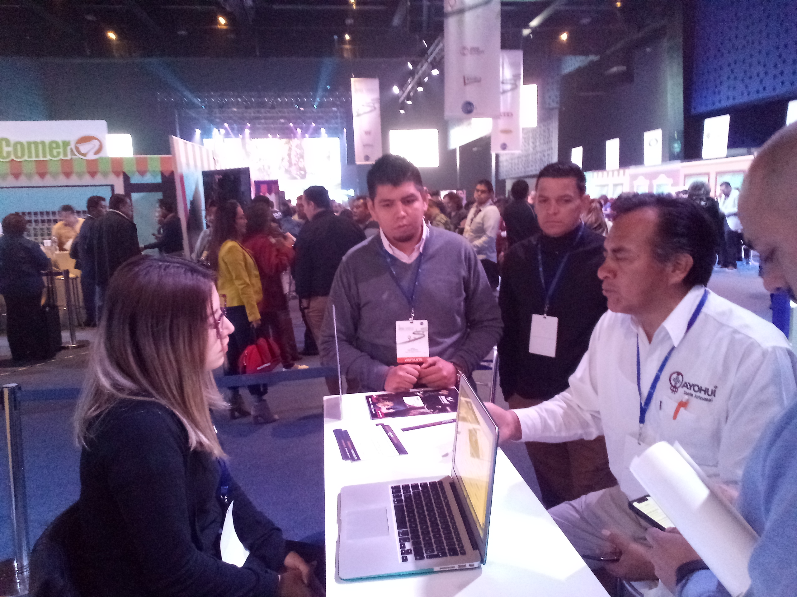 Participan productores tlaxcaltecas en Expo Fábrica de Negocios 2018
